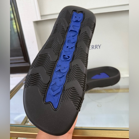 Burberry Men’s Slide Sandals New - Picture 4 of 5